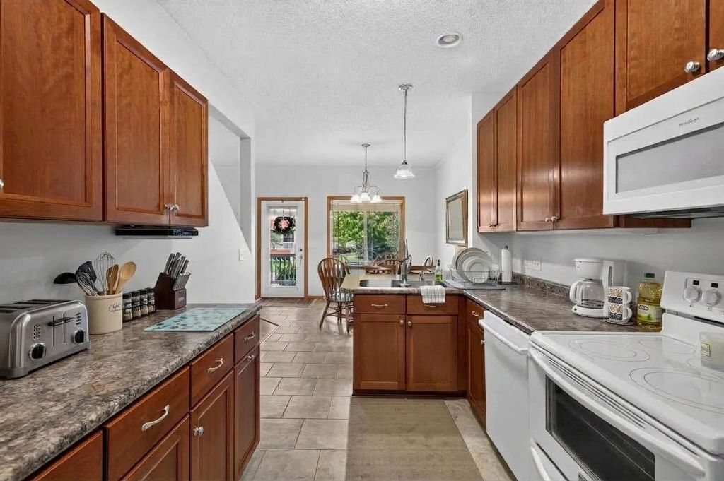 8600 Tessman Circle N, Brooklyn Park, MN 55445 — photo 3