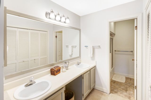 310 Westlake Court 310, Niceville, FL 32578