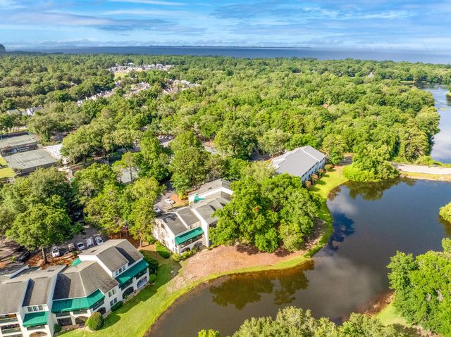 310 Westlake Court 310, Niceville, FL 32578