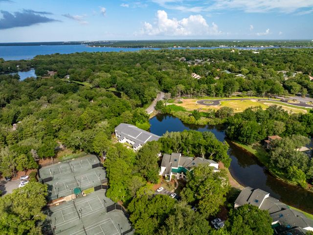 310 Westlake Court 310, Niceville, FL 32578