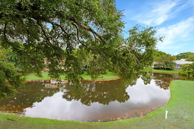 310 Westlake Court 310, Niceville, FL 32578