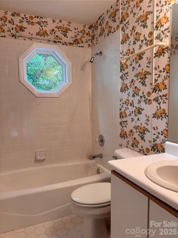 39 Tisha Lane, Hendersonville, NC 28739
