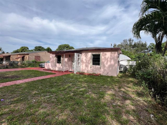 835 NW 126th St, North Miami, FL 33168