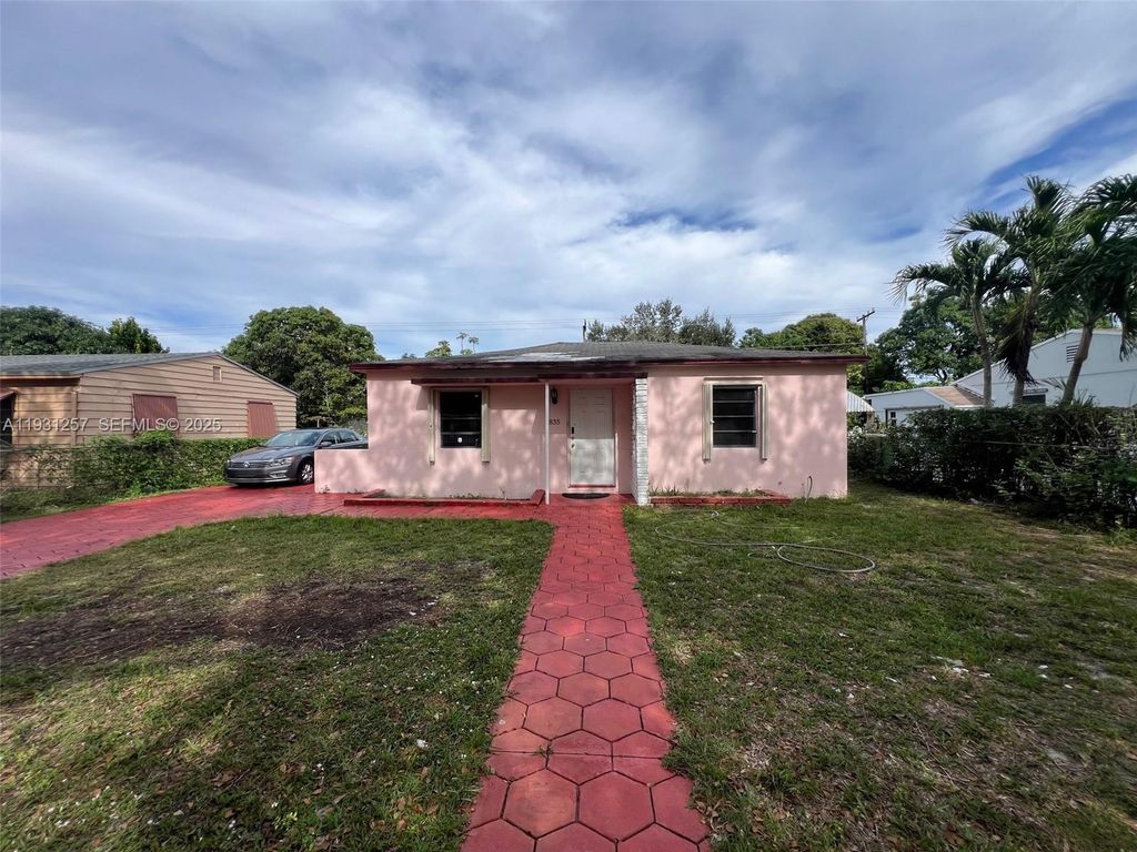 835 NW 126th St, North Miami, FL 33168