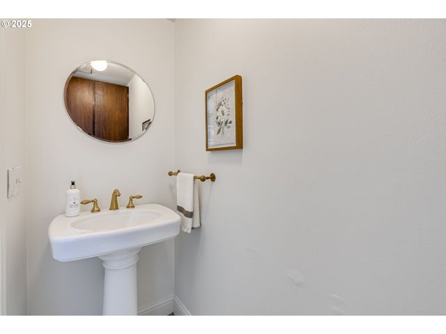 180 Sw 130TH Ave, Beaverton, OR 97005