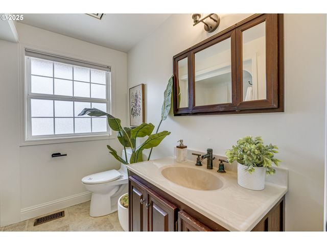 180 Sw 130TH Ave, Beaverton, OR 97005
