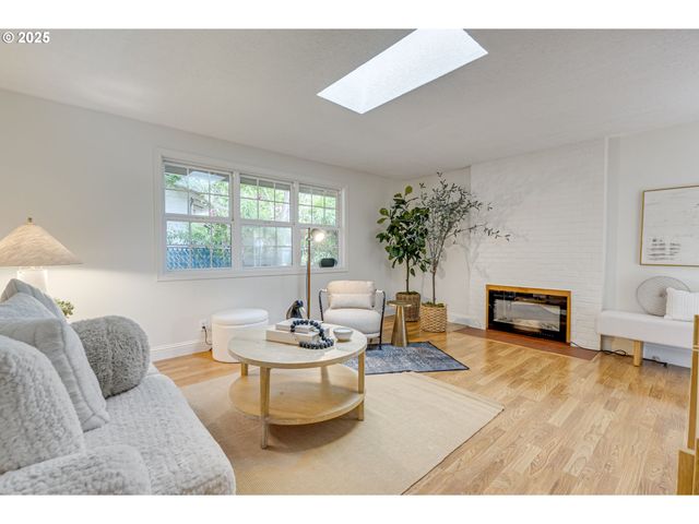 180 Sw 130TH Ave, Beaverton, OR 97005
