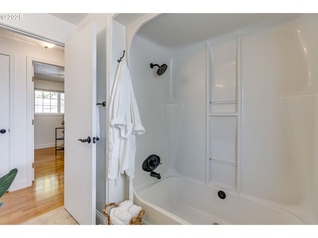 180 Sw 130TH Ave, Beaverton, OR 97005