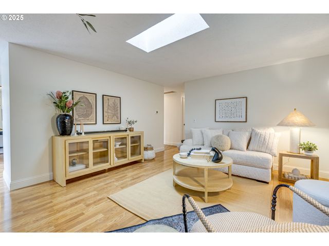 180 Sw 130TH Ave, Beaverton, OR 97005