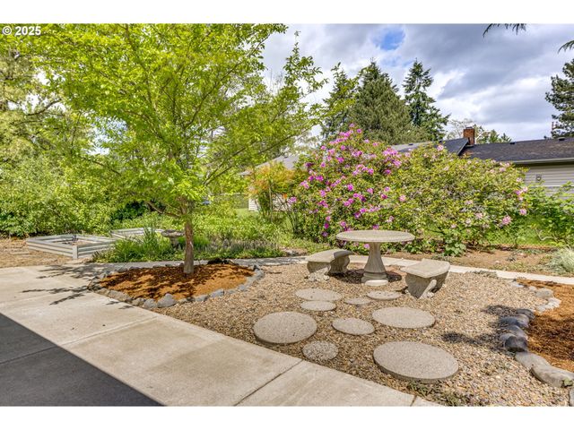 180 Sw 130TH Ave, Beaverton, OR 97005