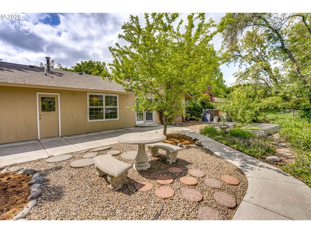 180 Sw 130TH Ave, Beaverton, OR 97005