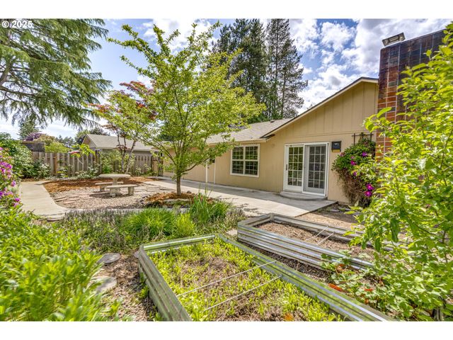 180 Sw 130TH Ave, Beaverton, OR 97005