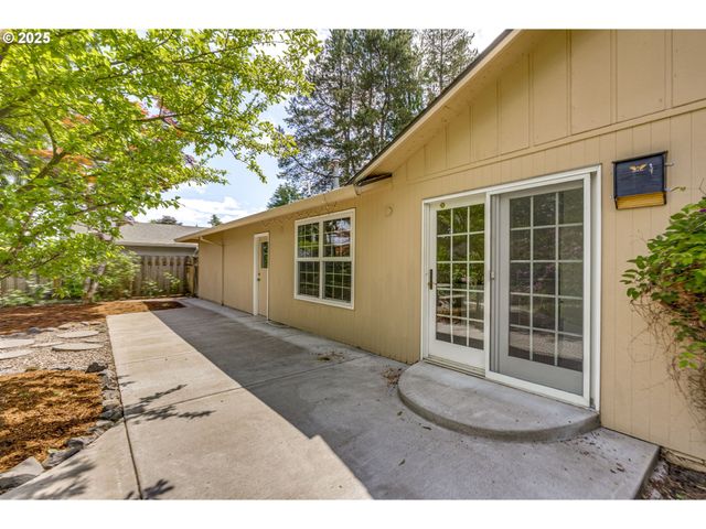 180 Sw 130TH Ave, Beaverton, OR 97005