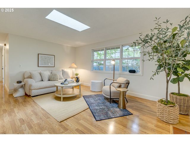 180 Sw 130TH Ave, Beaverton, OR 97005