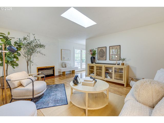 180 Sw 130TH Ave, Beaverton, OR 97005