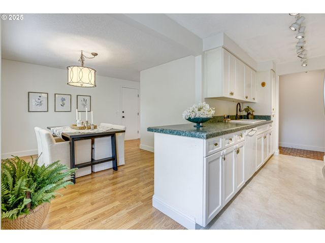 180 Sw 130TH Ave, Beaverton, OR 97005