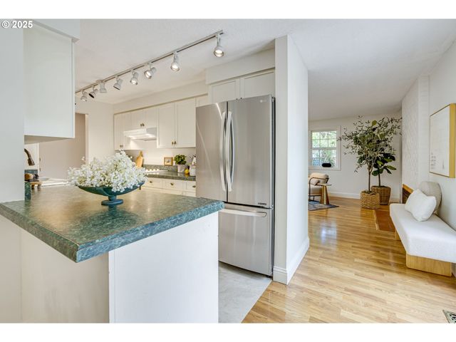 180 Sw 130TH Ave, Beaverton, OR 97005