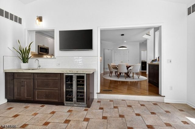 865 Madison Ave, Bridgewater Twp., NJ 08807