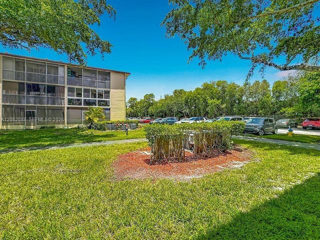 13300 SW 1st St 114O, Pembroke Pines, FL 33027