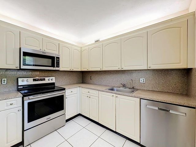 13300 SW 1st St 114O, Pembroke Pines, FL 33027