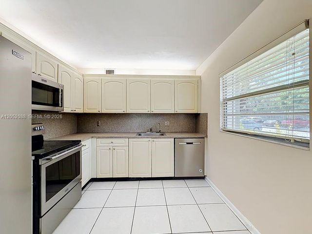 13300 SW 1st St 114O, Pembroke Pines, FL 33027