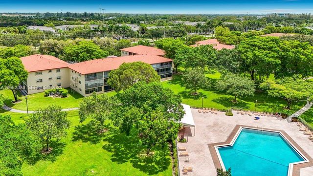 13300 SW 1st St 114O, Pembroke Pines, FL 33027