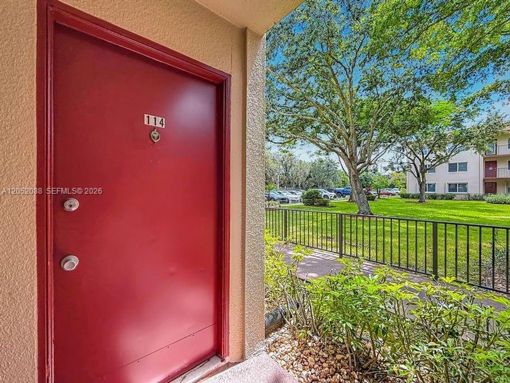 13300 SW 1st St 114O, Pembroke Pines, FL 33027