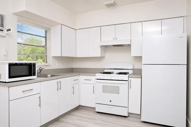 2206 Fillmore Street 110, Hollywood, FL 33020