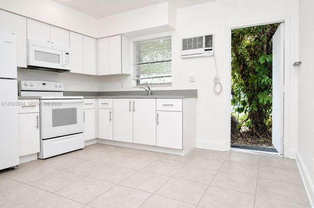 2206 Fillmore Street 110, Hollywood, FL 33020