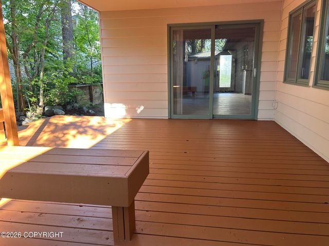 6611 Lawlor Circle, Anchorage, AK 99502