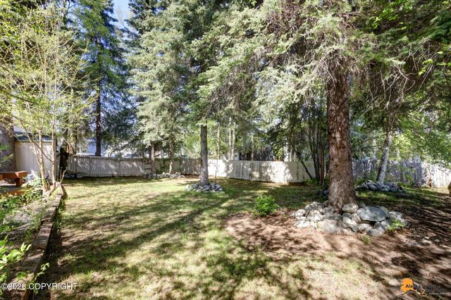 6611 Lawlor Circle, Anchorage, AK 99502