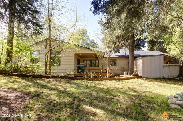 6611 Lawlor Circle, Anchorage, AK 99502
