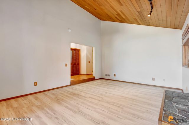 6611 Lawlor Circle, Anchorage, AK 99502