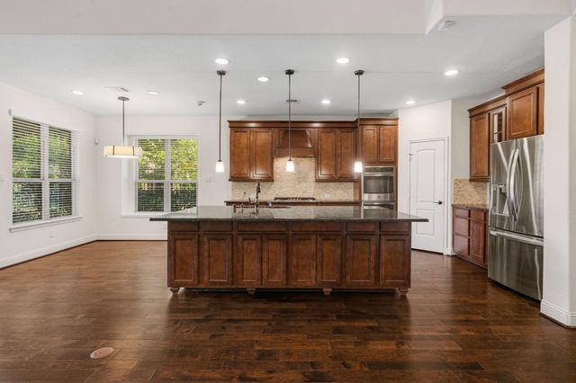 10 Waterfall Way, The Woodlands, TX 77375