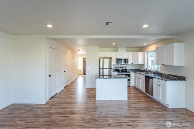 1073 S Grand Drive, Moses Lake, WA 98837