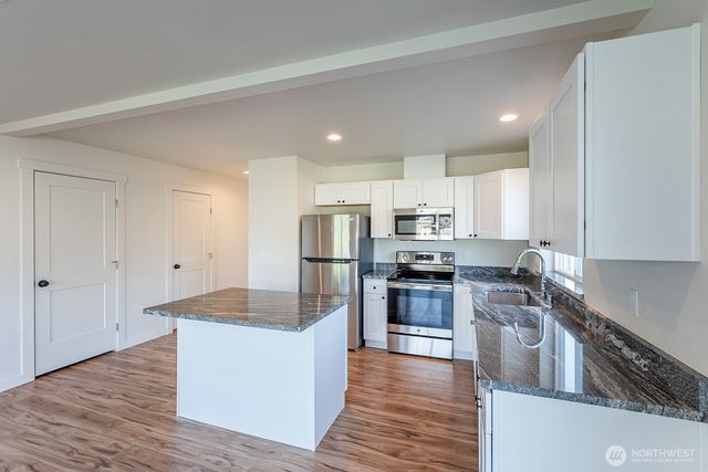 1073 S Grand Drive, Moses Lake, WA 98837