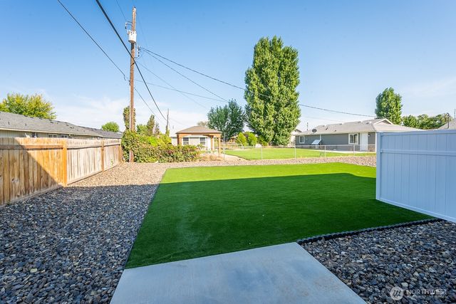 1073 S Grand Drive, Moses Lake, WA 98837