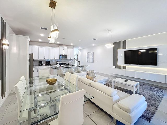 1800 TROPICAL PALMS CIRCLE, Kissimmee, FL 34747