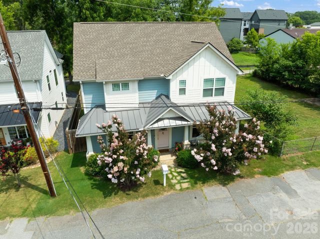 9 Winn Street, Greenville, SC 29601
