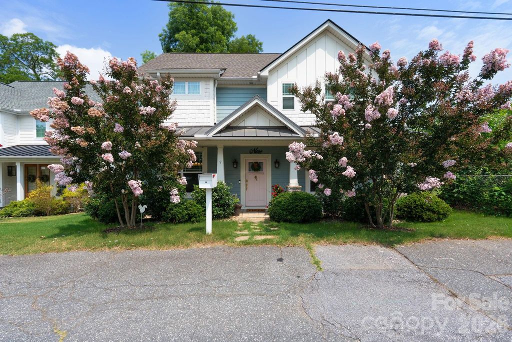 9 Winn Street, Greenville, SC 29601