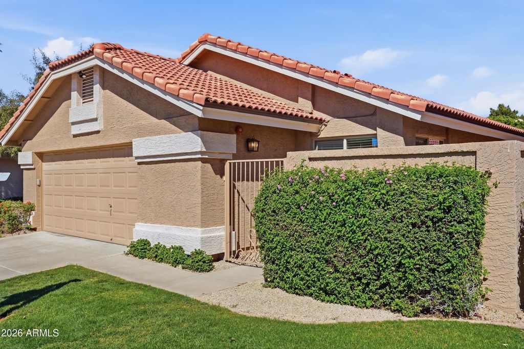 8832 E SUNNYSIDE Drive, Scottsdale, AZ 85260 — photo 2