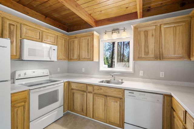 2609 Country Club Dr, Arnold, CA 95223