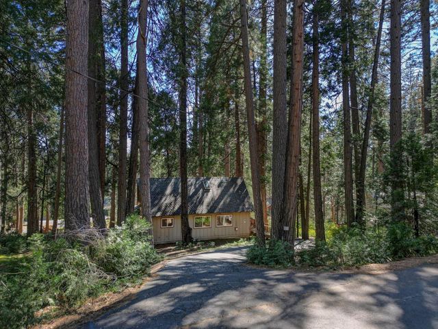 2609 Country Club Dr, Arnold, CA 95223