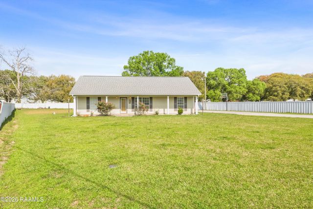 1020 Cyrus Drive, St. Martinville, LA 70582
