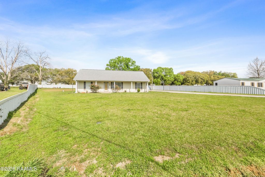 1020 Cyrus Drive, St. Martinville, LA 70582