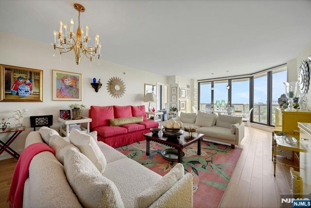 900 Palisade Avenue 17C, Fort Lee, NJ 07024