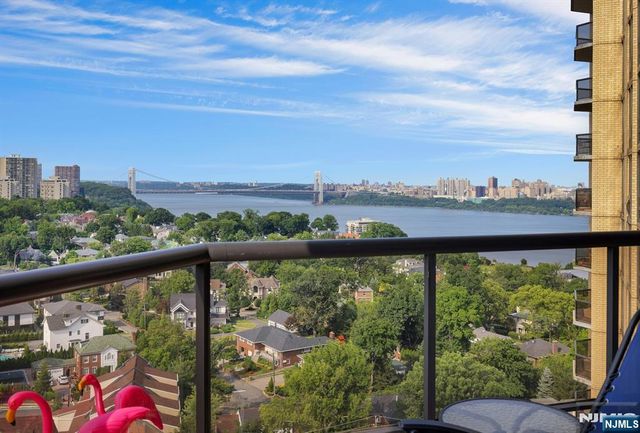 900 Palisade Avenue 17C, Fort Lee, NJ 07024