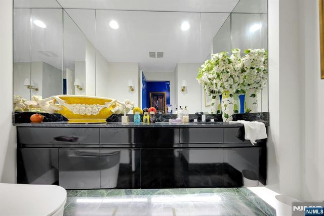 900 Palisade Avenue 17C, Fort Lee, NJ 07024