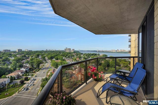 900 Palisade Avenue 17C, Fort Lee, NJ 07024