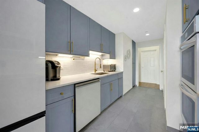 900 Palisade Avenue 17C, Fort Lee, NJ 07024